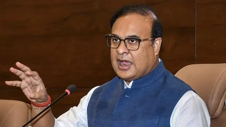 1,679 Illegal Bangladeshi Immigrants Repatriated from Assam in Last 2 Yrs: CM - PTI